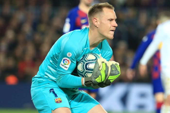 Kiper timnas Jerman, Marc-Andre ter Stegen, saat mengenakan seragam Barcelona.