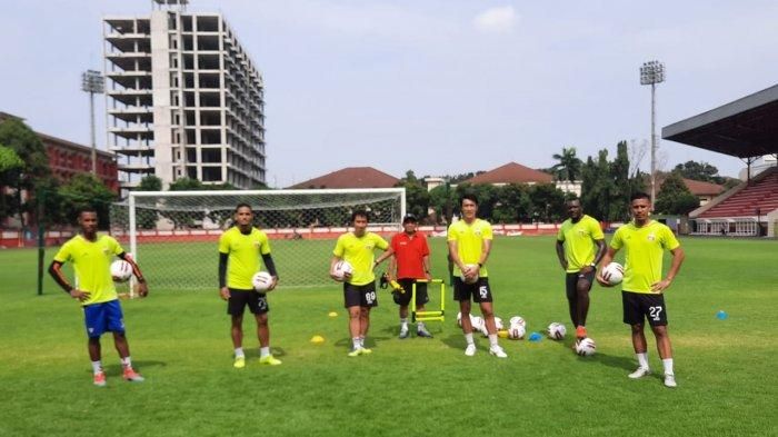 Enam pemain Bhayangkara FC mulai berlatih di Stadion PTIK pada Jumat (5/6/2020)