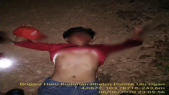 Korban ditemukan dengan luka tusuk di dada 