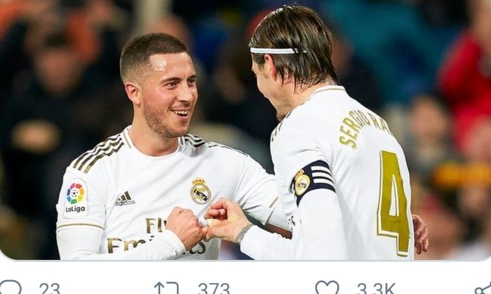 Sergio Ramos dan Eden Hazard melakukan selebrasi usai bekerja sama menciptakan gol kedua bagi Real Madrid dalam laga pekan ke-28 Liga Spanyol 2019-2020 melawan Eibar, Senin (15/6/2020) dini hari WIB.