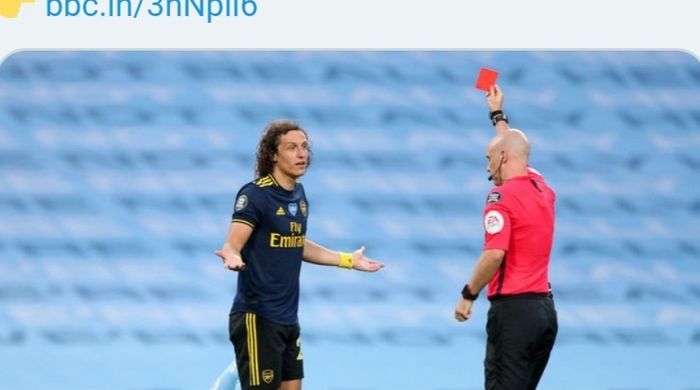 Bek Arsenal, David Luiz, mendapatkan kartu merah dalam laga Liga Inggris melawan Manchester City, Kamis (18/6/2020) dini hari WIB.