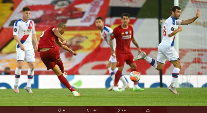 Fabinho mencetak gol ke gawang Crystal Palace lewat tendangan keras dari luar kotak penalti.