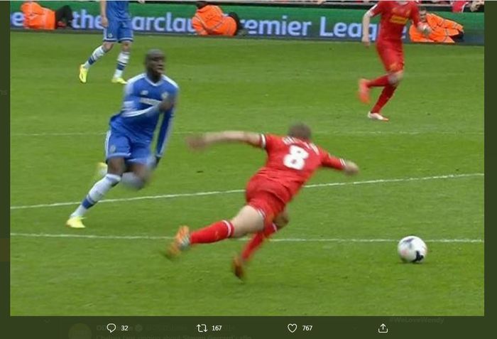 Momen Steven Gerrard terpeleset dalam duel Liverpool kontra Chelsea di Liga Inggris musim 2013-2014 yang menghanguskan kans The Reds juara.