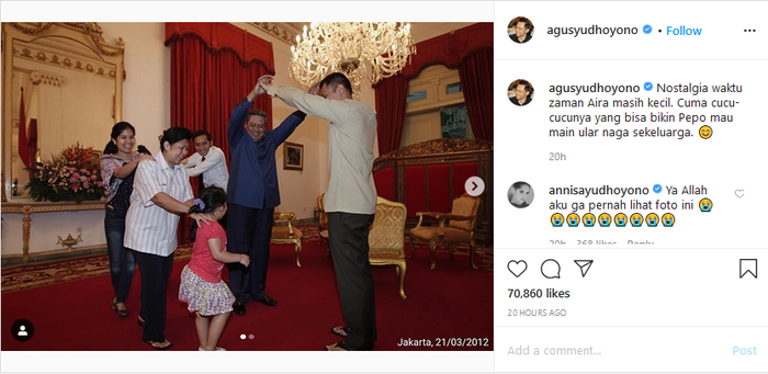 SBY saat bermain ular naga bersama keluarganya