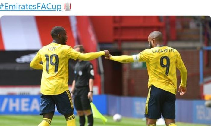 Winger Arsenal, Nicolas Pepe, merayakan gol ke gawang Sheffield United dalam laga perempat final Piala FA di Stadion Bramall Lane, Minggu (28/6/2020).