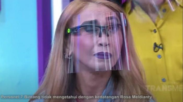 Ekspresi Trie Utami saat mendengar Rosa Meldianti menyanyi