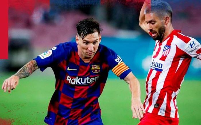 Megabintang Barcelona, Lionel Messi, beraksi dalam laga Liga Spanyol kontra Atletico Madrid di Stadion Camp Nou, Selasa (30/6/2020).