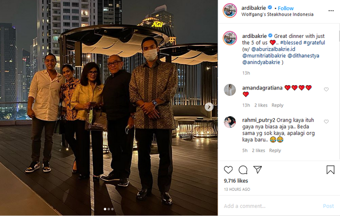 Acara makan malam keluarga Ardi Bakrie.