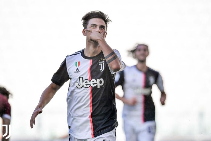 Selebrasi Paulo Dybala usai mencetak gol pembuka di laga Juventus Vs Torino di Stadion Allianz, Sabtu (4/7/2020).