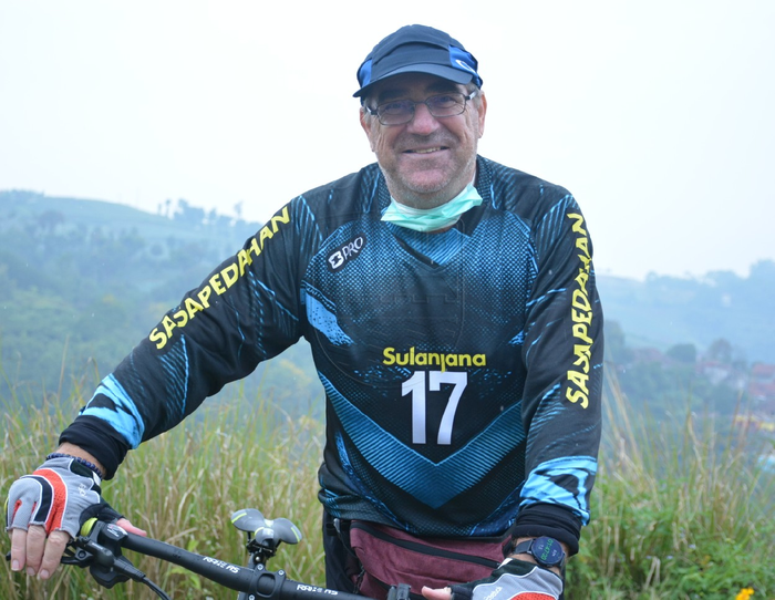 Robert Alberts saat bersepeda bersama manajemen Persib (4/7/2020).