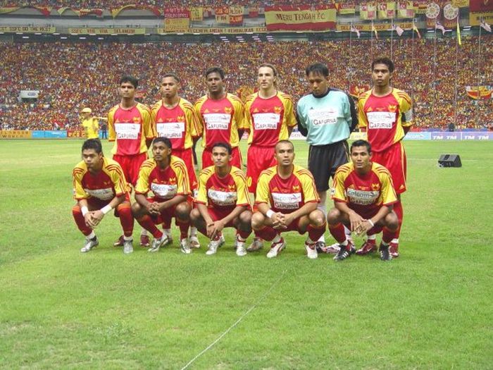 Bambang Pamungkas bersama skuad Selangor FA yang tampil di Liga Malaysia pada 2005.