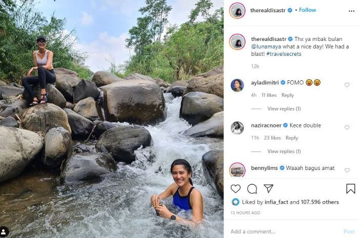 Potret Dian Sastro berendam di sungai