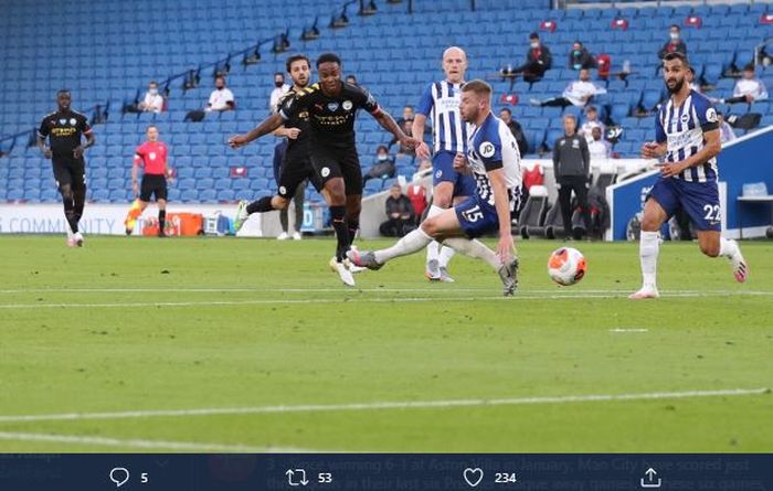 Raheem Sterling berhasil mencetak gol dari luar kotak penalti ke gawang Brighton and Hove Albion.