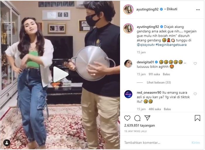 Tangkapan layar video yang diunggah oleh Ayu Ting Ting saat ia bergoyang seksi di depan Atta Halilintar