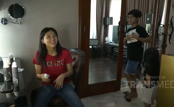 Anak angkatnya iseng pakai baju mahal koleksinya, Sarwendah pusing tujuh keliling lihat kelakuan Betrand Peto. 