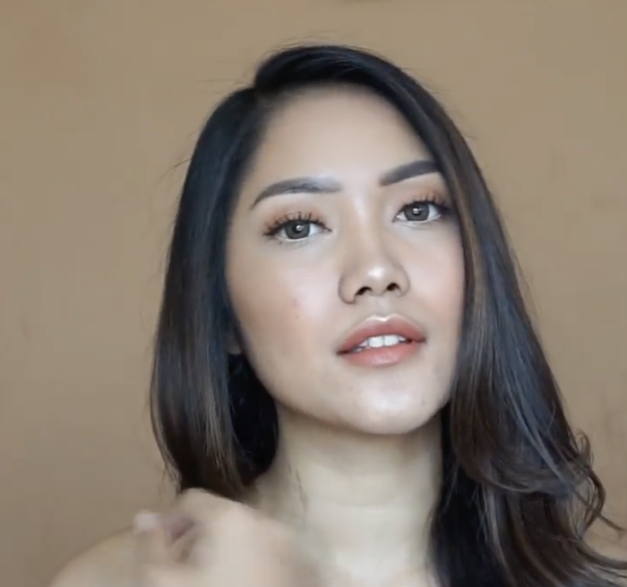 Beauty Date 2020 kedatangan beauty influencer Claudia Setyohadi. Simak cerita awal Claudya menjadi seorang lawyer dan akhirnya memutuskan menjadi beauty influencer.