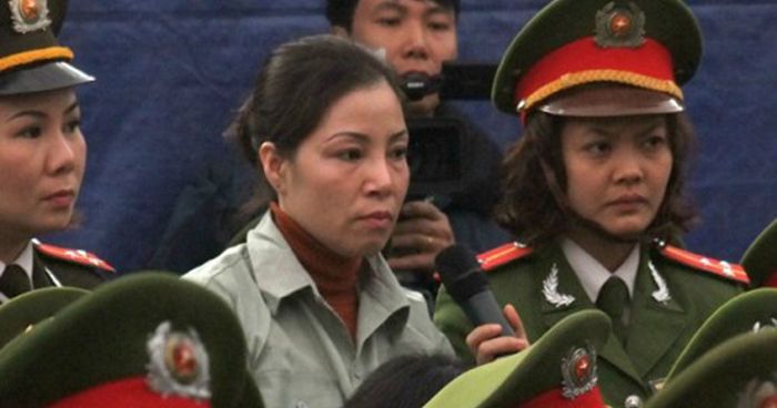 Nguyen Thi Hue wanita Vietnam yang menghamili dirinya sendiri, di balik sel tahanan.