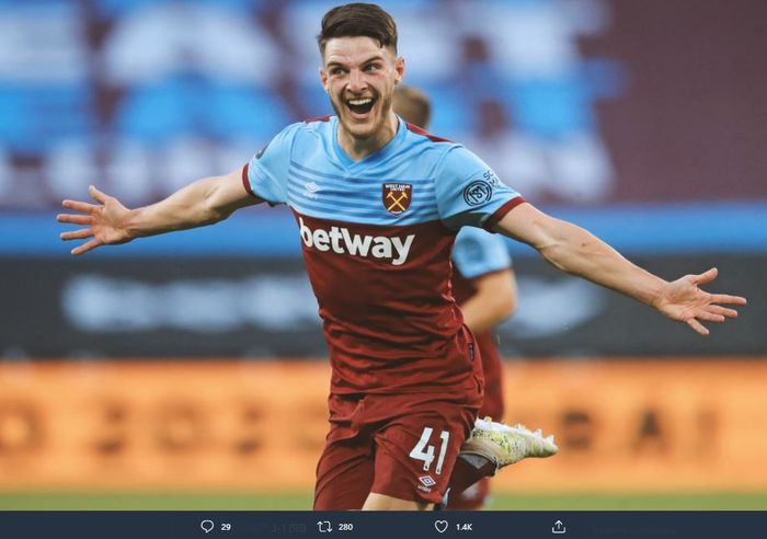 Pemain West Ham United, Declan Rice, merayakan gol ke gawang Watford dalam laga pekan ke-36 Liga Inggris 2019-2020.