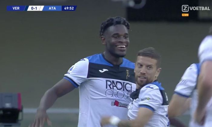 Duvan Zapata merayakan gol ke gawang Hellas Verona dalam laga pekan ke-34 Liga Italia 2019-2020.