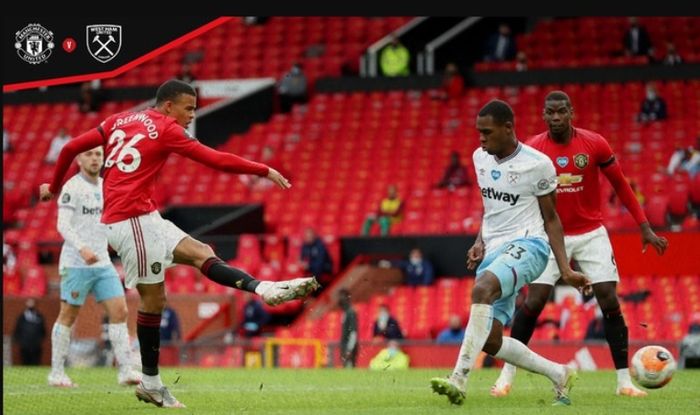 Penyerang Manchester United, Mason Greenwood, mencetak gol ke  gawang West Ham United dalam laga Liga Inggris di Old Trafford, Rabu (22/7/2020).