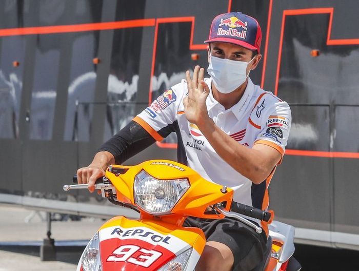 Pembalap Repsol Honda, Marc Marquez saat tiba di Sirkuit Jerez untuk seri MotoGP Andalusia 2020