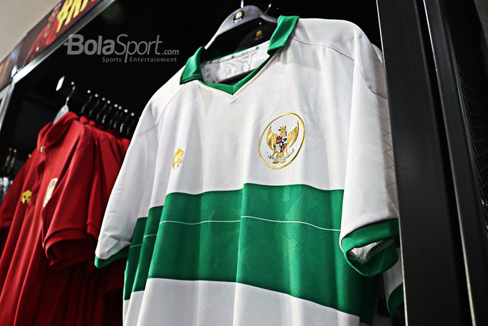 Jersey tandang timnas Indonesia