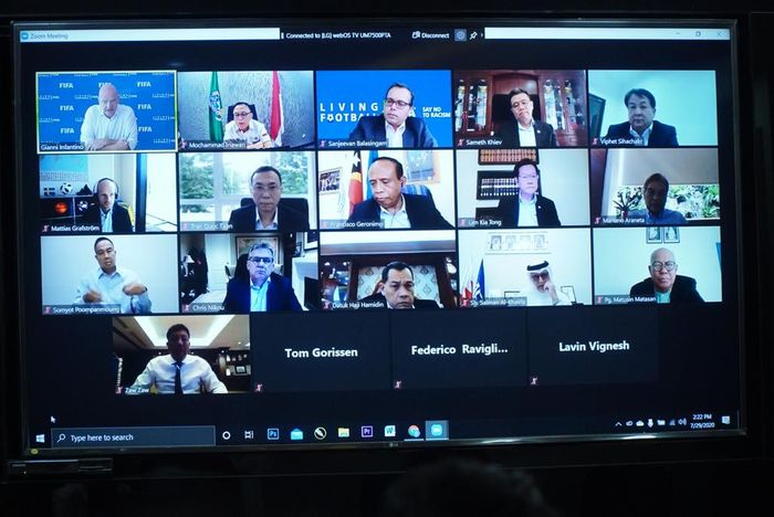 Ketum PSSI, Mochamad Iriawan, mengikuti rapat bersama Presiden FIFA Giannis Infantino pada Rabu (29/7/2020).