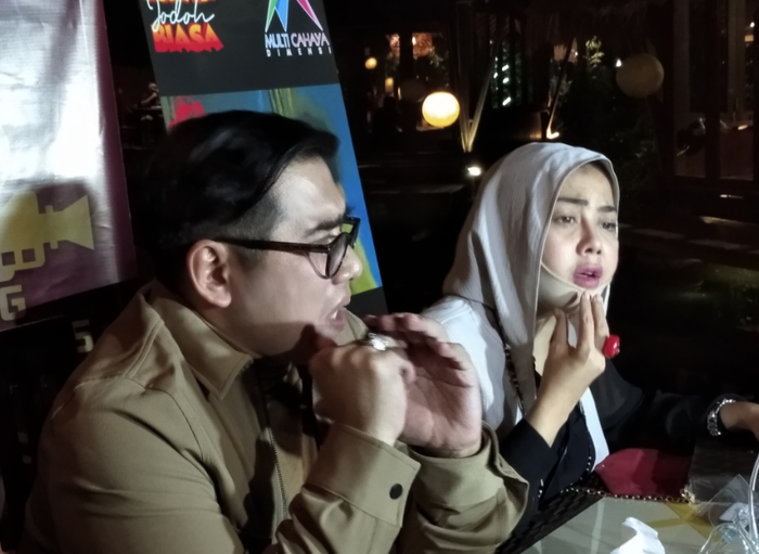 Rency Milano dan pengacaranya H.R.M. Bagiono, SH., MBA, saat ditemui di kawasan Bintaro, Tangerang Selatan, Senin (3/8/2020).