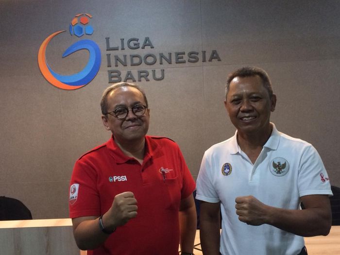 Direktur Utama PT LIB, Akhmad Hadian Lukita, bersama Direktur Operasional PT LIB, Sudjarno