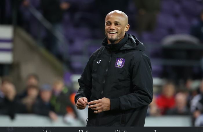 Mantan kapten Manchester City, Vincent Kompany, memutuskan gantung sepatu setelah memilih untuk fokus melatih Anderlecht.