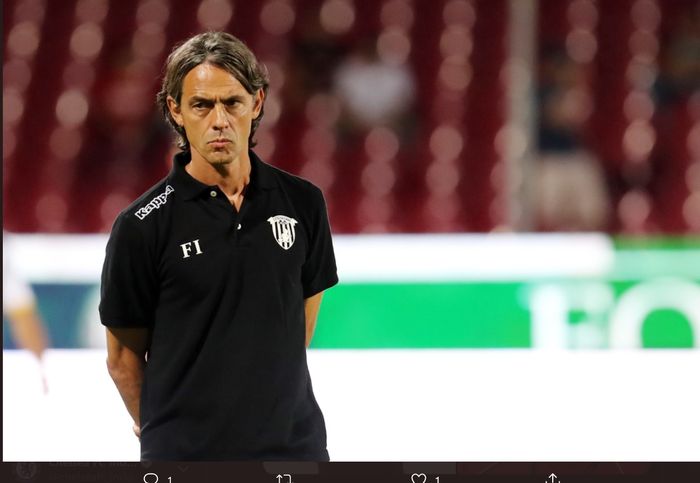 Mantan penyerang AC Milan yang kini menukangi klub promosi Benevento, Filippo Inzaghi.