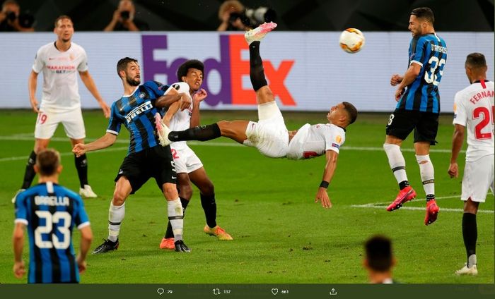 Gol salto pemain Sevilla, Diego Carlos, ke gawang Inter Milan dalam final Liga Europa, Jumat (21/8/2020).