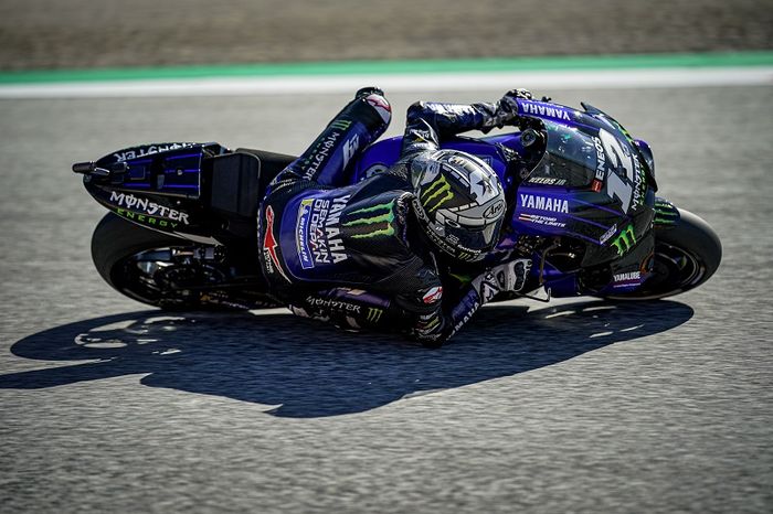 Pembalap Monster Energy Yamaha, Maverick Vinales, memacu motornya pada sesi latihan bebas MotoGP Styria di Red Bull Ring, Austria, 21 Agustus 2020.