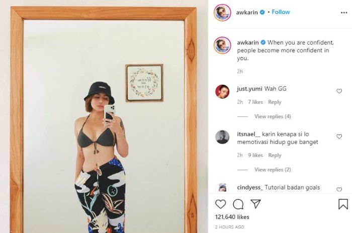 Potret seksi Awkarin pakai bra