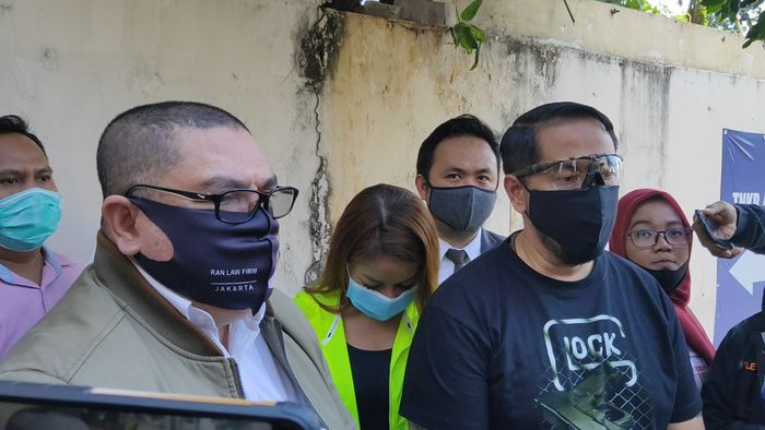 Kuasa hukum Vicky Prasetyo, Razman Arif Nasution saat ditemui Grid.ID, usai membuat laporan di Polda Metro Jaya, Jakarta Selatan, Minggu (23/8/2020).