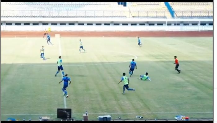 Gol Spektakuler Striker Persib Bandung Wander Luiz dalam latihan Maung Bandung.