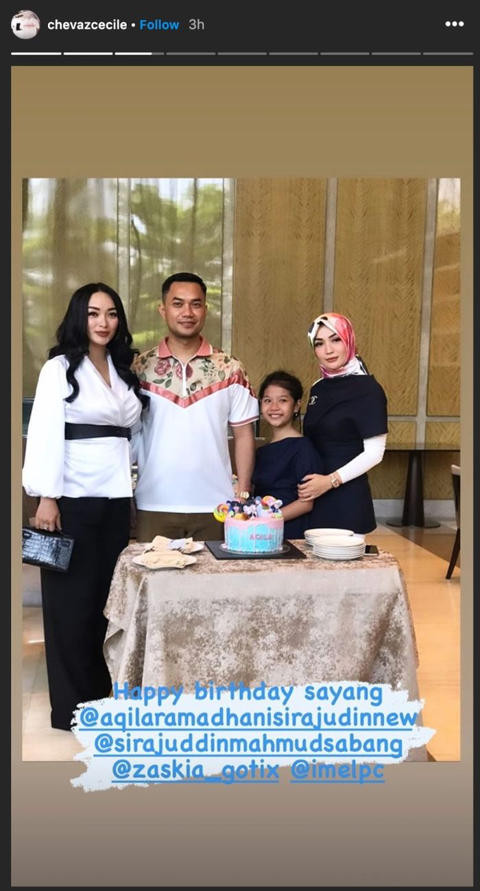 Potret kebersamaan Zaskia Gotik dengan mantan istri Sirajuddin Mahmud.