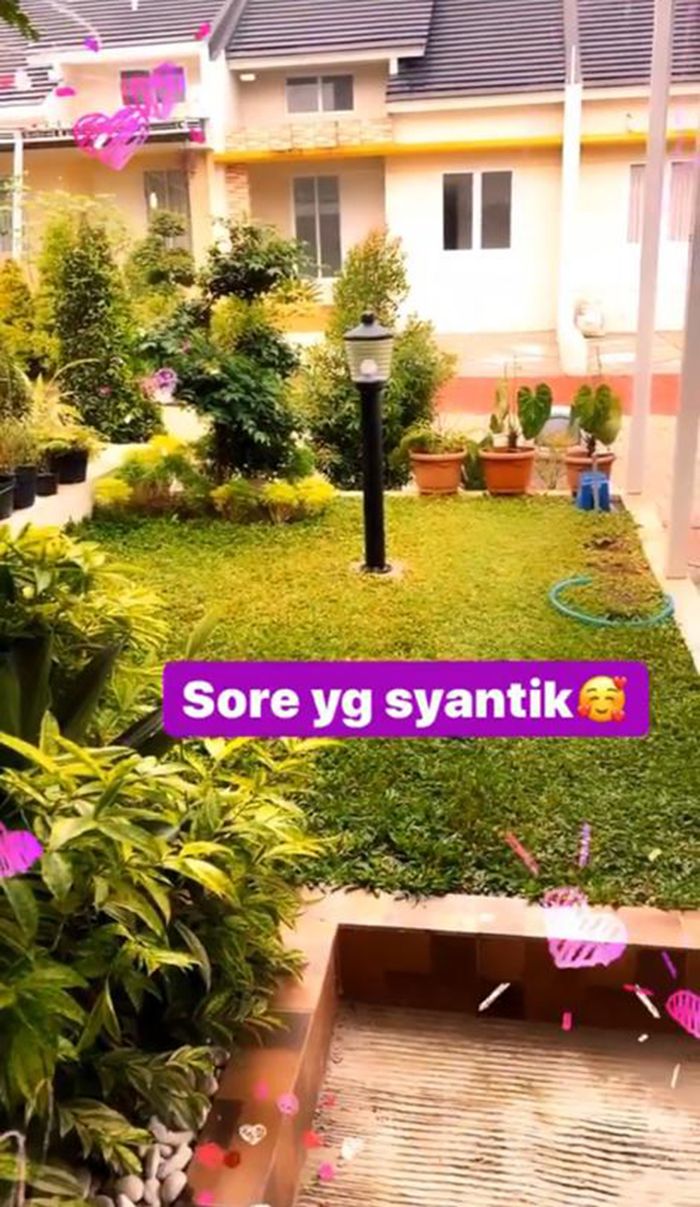 Rumah Rina Rosdiana, kakak tiri Syahrini