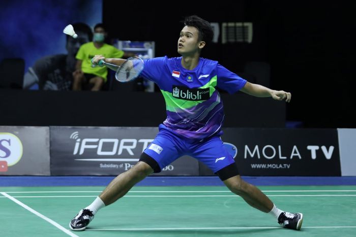 Pemain tunggal putra Indonesia, Christian Adinata, saat tampil pada ajang  simulasi Piala Thomas 2020 di Hall Pelatnas PBSI, Cipayung, Jakarta, Selasa (1/9/2020)