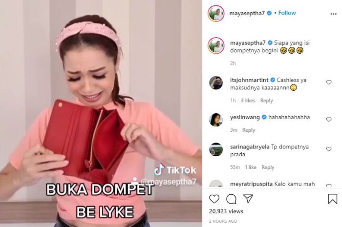 Maya Septha pamer isi dompet