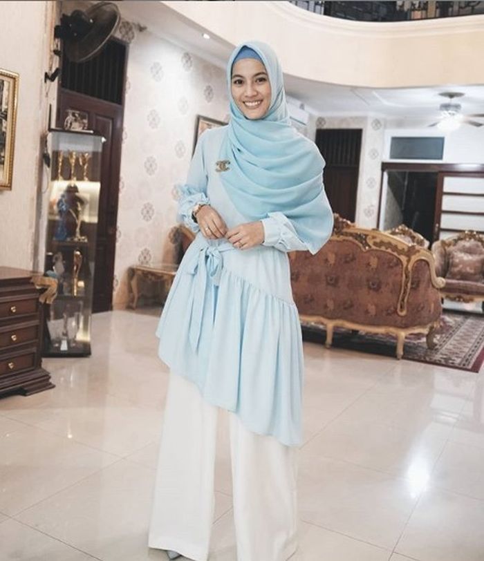 Ruang tamu di rumah Alyssa Soebandono