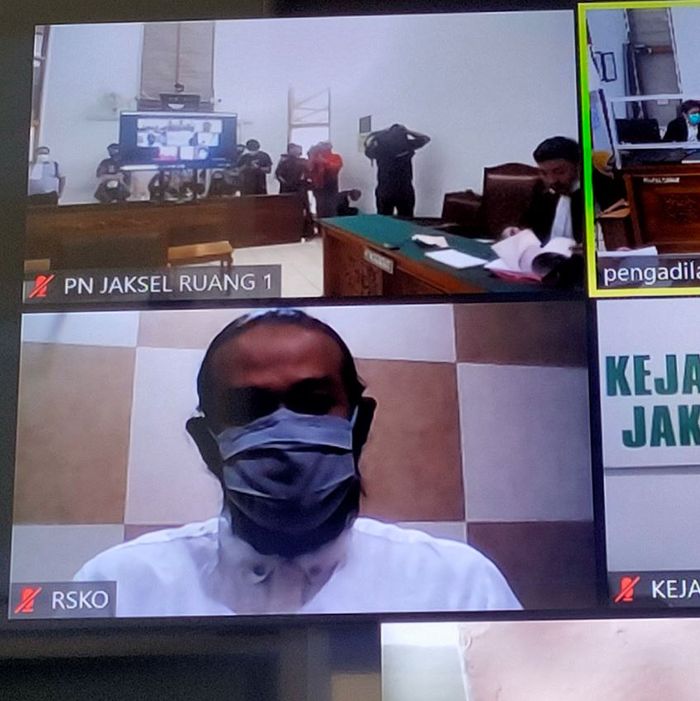 Sidang virtual kembali digelar atas kasus kepemilikan narkoba jenis ganja yang menimpa Dwi Sasono.  