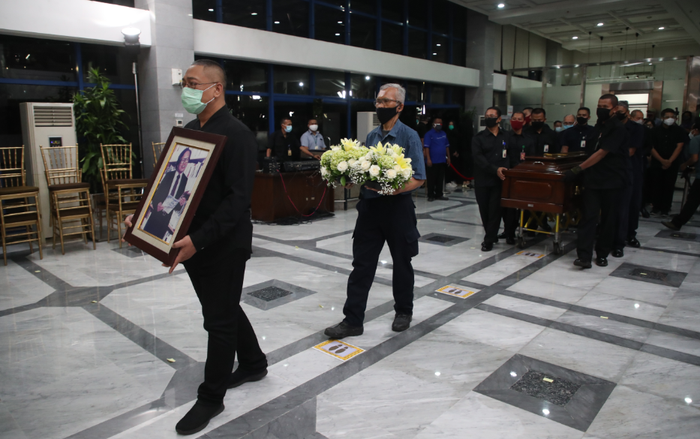Jenazah Jakob Oetama disemayamkan di gedung Kompas Gramedia, Palmerah Selatan, Rabu (9/9/2020) malam.