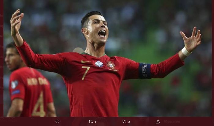 Kapten timnas Portugal, Cristiano Ronaldo, mencetak rekor 101 gol untuk negaranya.