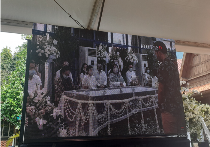 Suasana Ibadah Misa Keberangkatan Jenazah Jakob Oetama di gedung Kompas Gramedia, Kamis (10/9/2020).