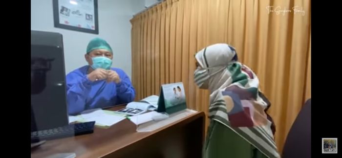 Zaskia Sungkar konsultasi pada dokter soal kehamilannya