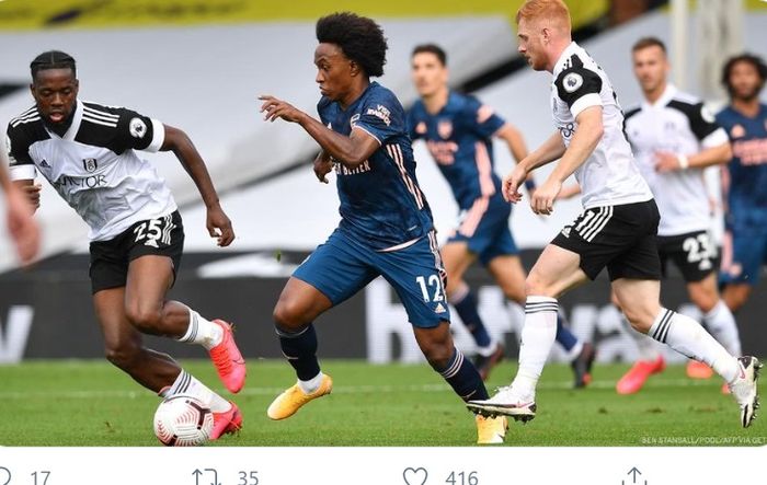 Pemain baru Arsenal, Willian, beraksi dalam laga melawan Fulham pada pertandingan pertama Liga Inggris 2020-2021, Sabtu (12/9/2020) di Craven Cottage. 