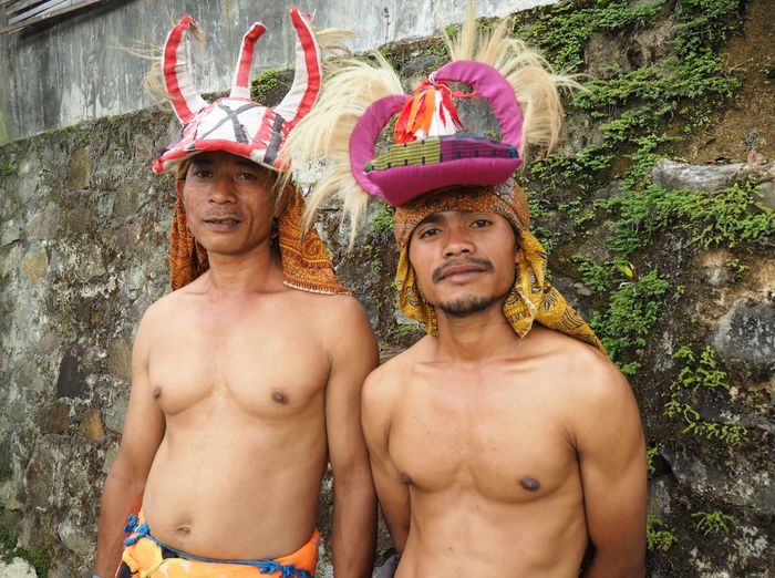 Tarian Caci adalah tentang kesabaran. Para penari yang saling pukul dengan cambuk bukan ajang adu jago, melainkan bentuk refleksi diri.