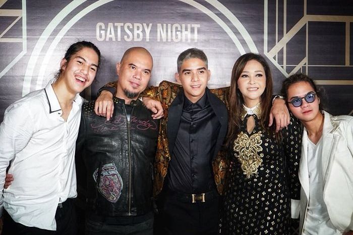 Ahmad Dhani dan Maia Estianty bersama Al Ghazali, El Rumi, serta Dul Jaelani 