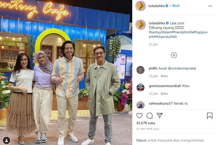 Iis Dahlia mengunggah foto kebersamaannya dengan Cut Meyriska dan Roger Danuarta di Instagram pribadinya @isdadahlia, Senin (14/9/2020).